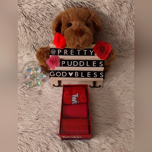 🎉 HP 🎉 NWOT Twizzlers 3 Pairs of Crew Socks Gift Set - 1 Box ❣️ - Picture 3 of 8